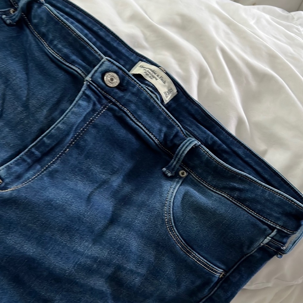 Abercrombie and Fitch—37–24R—the Jean Legging high Rise